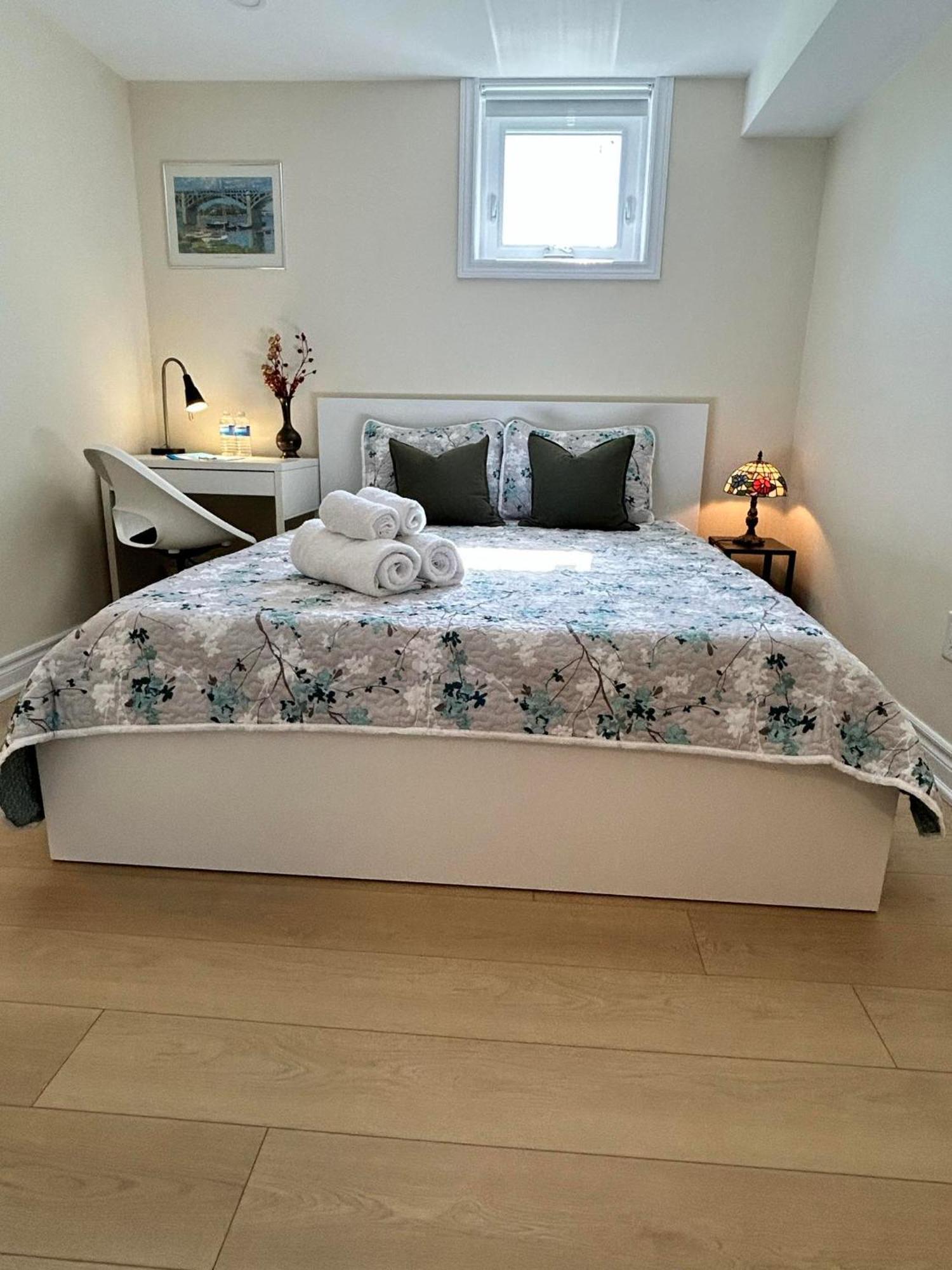 Brand New Lower Home With Exclusive Bathroom Toronto Esterno foto